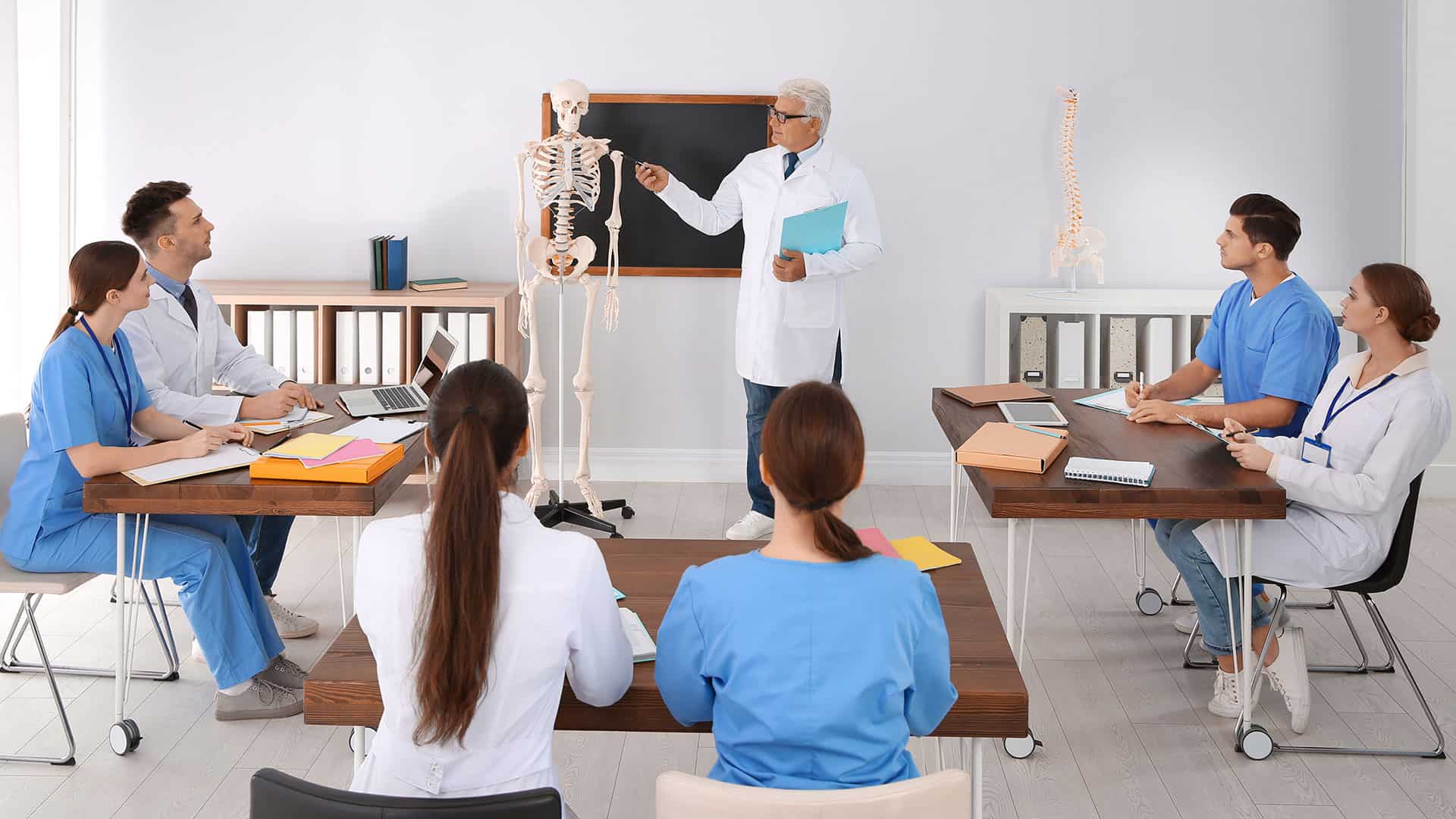chiropractor-school-class