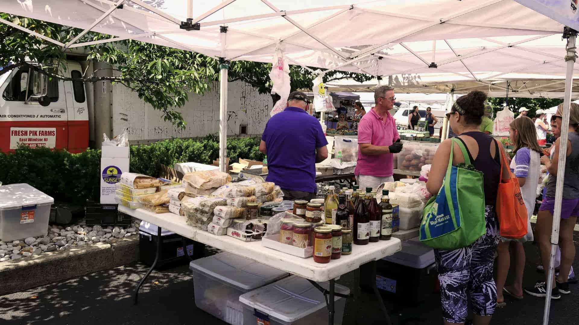 ellers and patrons at Galleria Red Bank Farmers Market